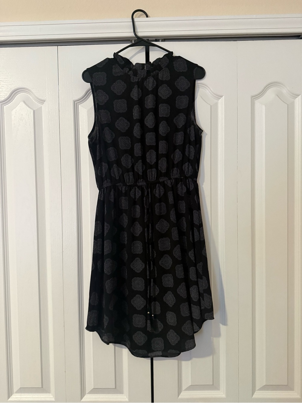 H & M Black Sleeveless Patterned Tie-Waist Dress